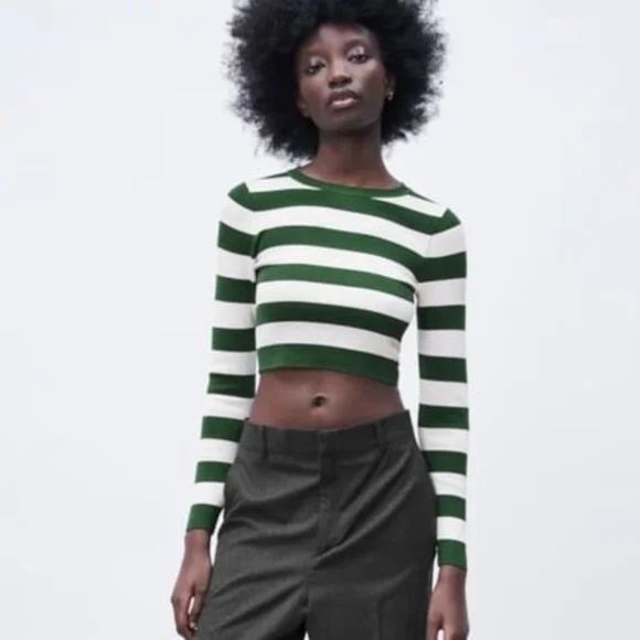 **SOLD** Zara Green and White Crop Sweater / Top - Picture 4 of 9